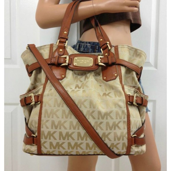 Michael Kors Handbags - Authentic Michael Kors Signature Gansevoort crossbody tote/purse